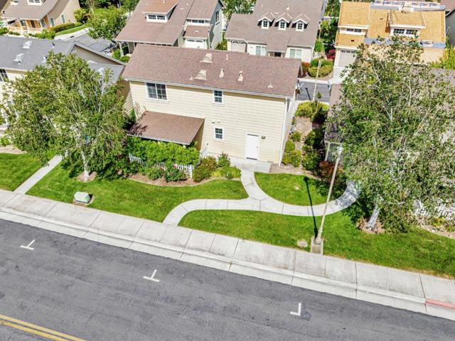 1554 Rosette Way, Gilroy CA: https://media.crmls.org/mediaz/1cda3be6-6c1f-4aa1-941c-60e593b05999.jpg