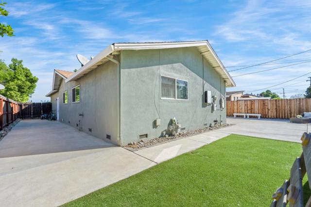 816 Bowen Avenue, Modesto CA: https://media.crmls.org/mediaz/1cda3dc0-b05f-4256-a55e-b0305c56578b.jpg