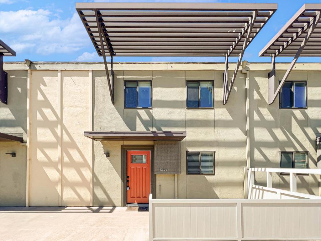 3206 Admiralty Lane