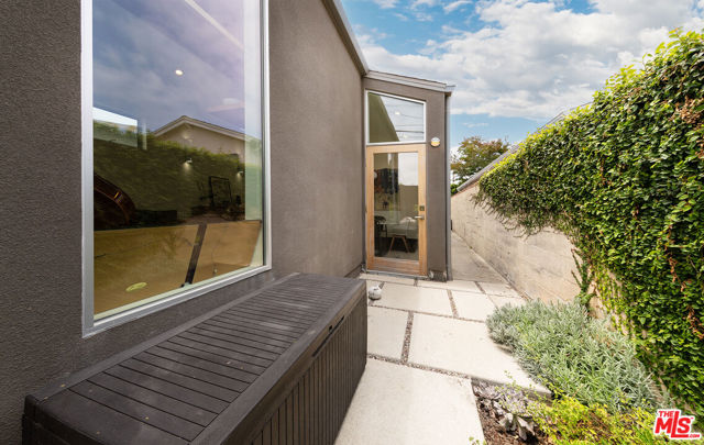 4066 Alla Road, Los Angeles CA: https://media.crmls.org/mediaz/1cda7651-9c3e-44bc-bf14-22e833c50e73.jpg