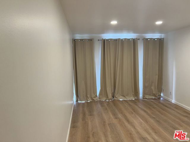 800 W 1st Street, Los Angeles CA: https://media.crmls.org/mediaz/1cdaf218-a023-4ef8-8886-1143c4c60b57.jpg