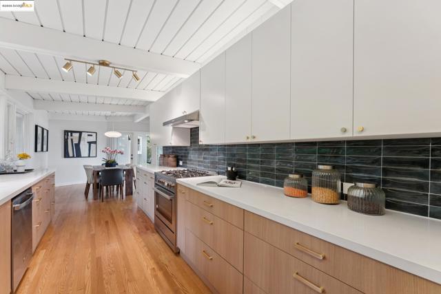 1415 Devonshire Dr, El Cerrito CA: https://media.crmls.org/mediaz/1cdbbccd-31e8-4829-80b0-3672435f8c8b.jpg