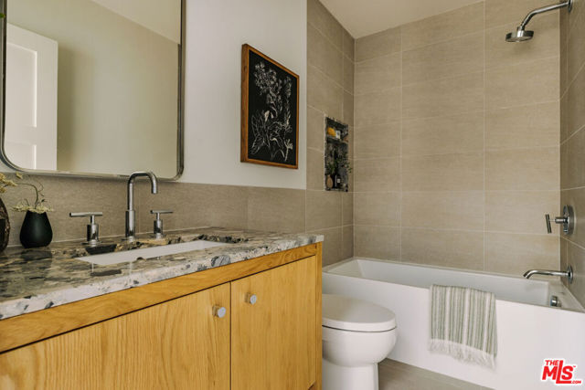 5168 Emporia Avenue, Culver City CA: https://media.crmls.org/mediaz/1cdc06af-e8b4-44a8-8a3f-fefaf96582dd.jpg