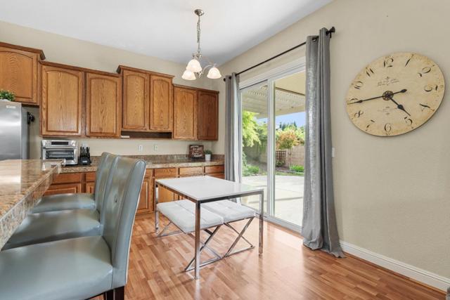505 Porter Court, Folsom CA: https://media.crmls.org/mediaz/1cdc163c-43a8-471a-b5b0-e0e91d9bbf2f.jpg