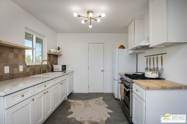4742 Avenida La Flora Desierta, Joshua Tree CA: https://media.crmls.org/mediaz/1cdcd62c-ca26-4e18-878e-0db743760fc8.jpg