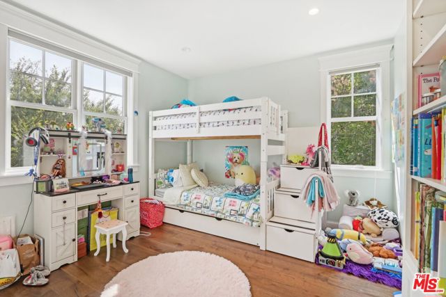 3143 Shelby Drive, Los Angeles CA: https://media.crmls.org/mediaz/1cdd185d-1777-4ce9-98e7-a1c44106541f.jpg