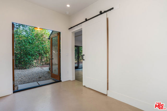 2401 32nd Street photo 14