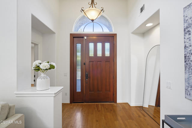 657 Via Vista Vista, Newbury Park CA: https://media.crmls.org/mediaz/1cddb7a5-5674-40ab-99cf-d27ade3d779f.jpg