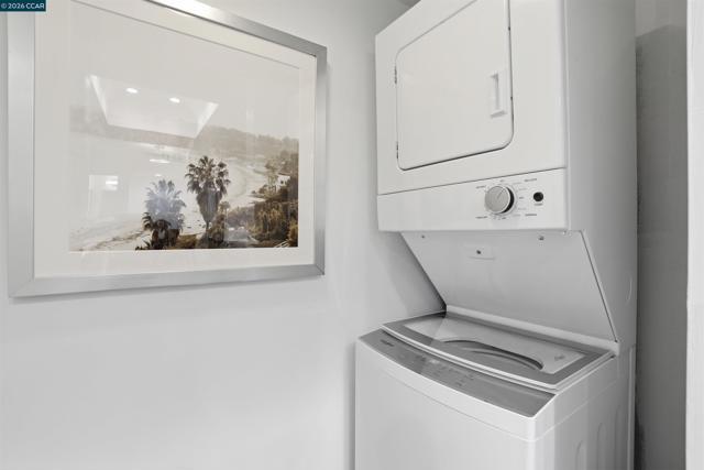 2560 Oak Rd, Walnut Creek CA: https://media.crmls.org/mediaz/1cddf904-4a1d-4fe7-9f44-5841cbbb451d.jpg