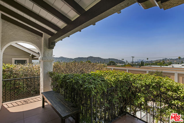 6105 Mount Angelus Drive, Los Angeles CA: https://media.crmls.org/mediaz/1cde0514-465c-49cc-8269-4611fd01b397.jpg