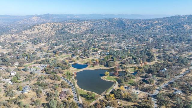 30159 Horseshoe Drive, Coarsegold CA: https://media.crmls.org/mediaz/1cde8a26-dbf2-4d90-8aae-a75a2fbc2dbd.jpg