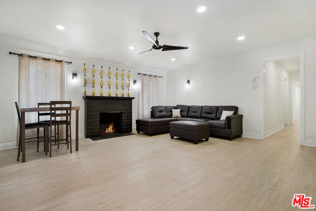 2406 3rd Avenue, Los Angeles CA: https://media.crmls.org/mediaz/1cdeead8-0e4e-4be7-b693-e683e08b3cb1.jpg