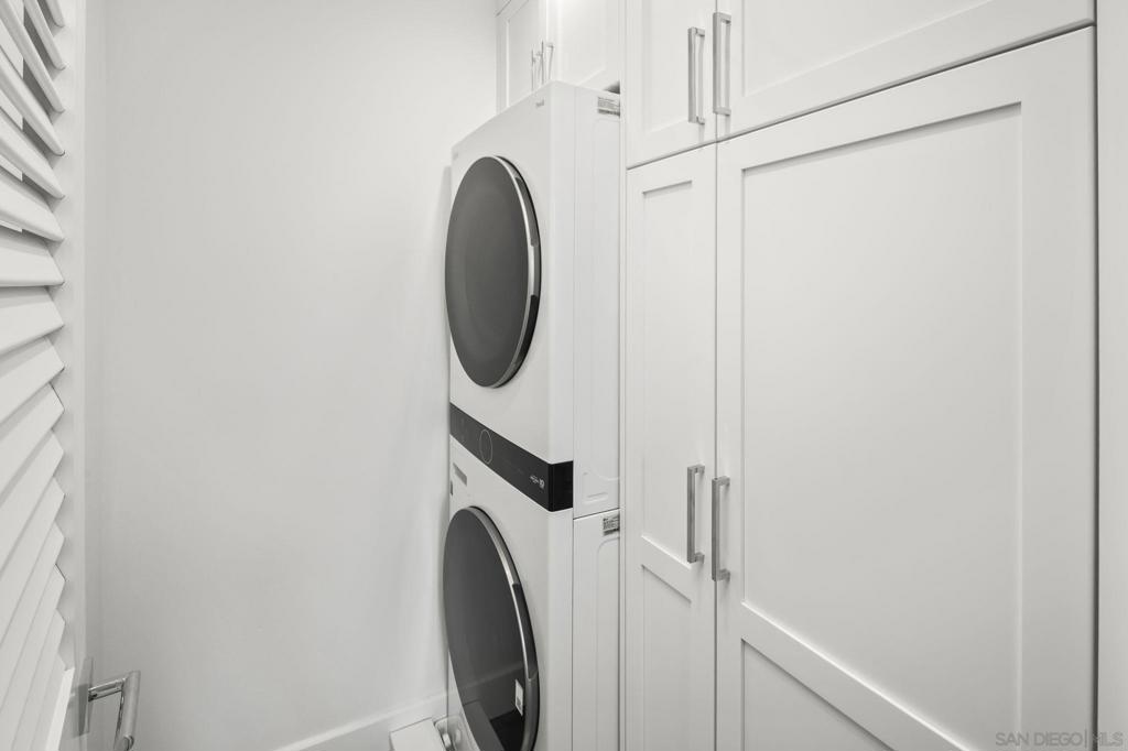 https://media.crmls.org/mediaz/1cdf6e1f-0f4b-4cd1-8fe3-014e368f1a50.jpg?preset=X-Large