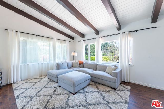 905 Hartford Drive, Beverly Hills CA: https://media.crmls.org/mediaz/1cdf985a-786e-4f8b-8f8e-e70191bdc93e.jpg