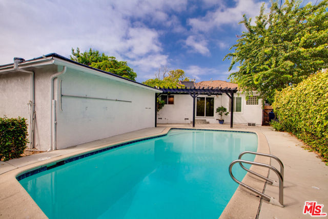 7701 Toland Avenue, Los Angeles CA: https://media.crmls.org/mediaz/1ce05265-84f2-4d14-bc54-5381809bd778.jpg