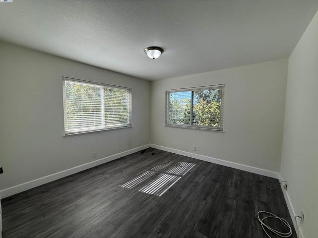 91 Fountainhead Ct, Martinez CA: https://media.crmls.org/mediaz/1ce149d1-1d7f-43f0-9ba5-ae1203a6390a.jpg