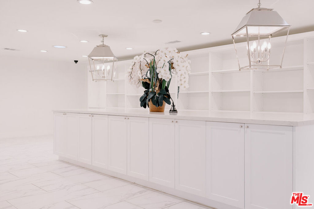 https://media.crmls.org/mediaz/1ce17b54-0471-40bc-8254-853b98bd7e6f.jpg?preset=X-Large