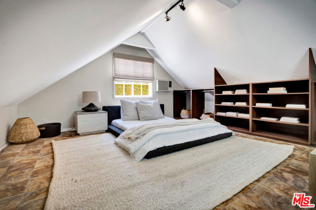 14071 Roblar Road, Sherman Oaks CA: https://media.crmls.org/mediaz/1ce1bf45-d50b-45a3-9bf0-541b7b3e7b65.jpg