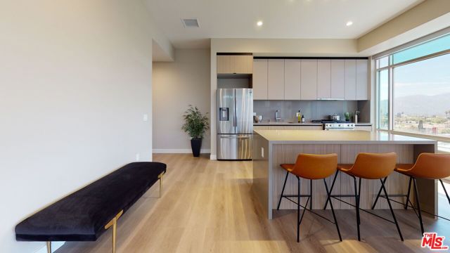 520 N Central Avenue, Glendale CA: https://media.crmls.org/mediaz/1ce1f661-36a4-481e-aa14-9c14dd68c8f2.jpg