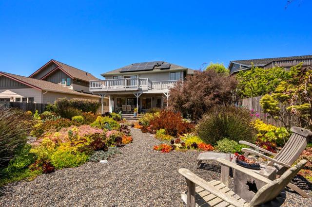 316 Valdez Avenue, Half Moon Bay CA: https://media.crmls.org/mediaz/1ce22be3-0286-4983-87e0-218029ae0718.jpg