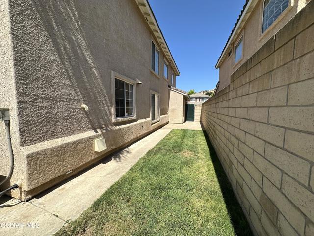 1755 Empty Saddle Road, Simi Valley CA: https://media.crmls.org/mediaz/1ce2f169-578e-451b-94e9-4b1b8f7d8336.jpg