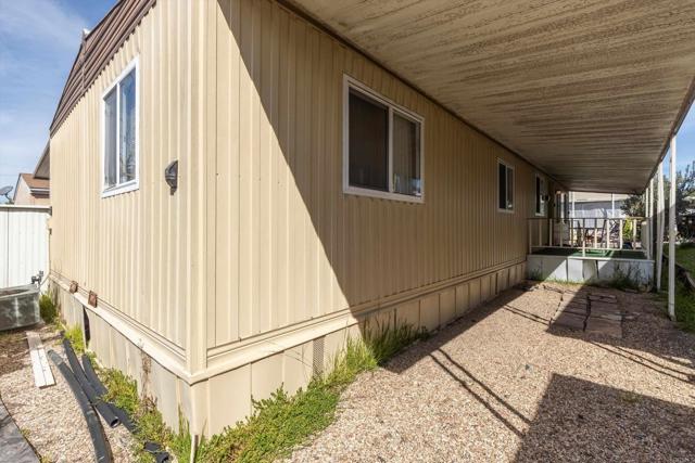 Detail Gallery Image 10 of 12 For 718 Sycamore #104,  Vista,  CA 92083 - 2 Beds | 2 Baths