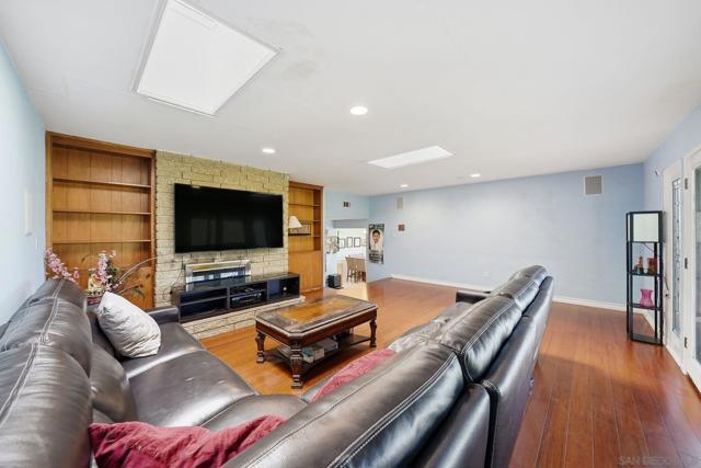 4040 Yale Ave, La Mesa CA: https://media.crmls.org/mediaz/1ce3bd16-d52f-4694-863a-26ba87a29875.jpg