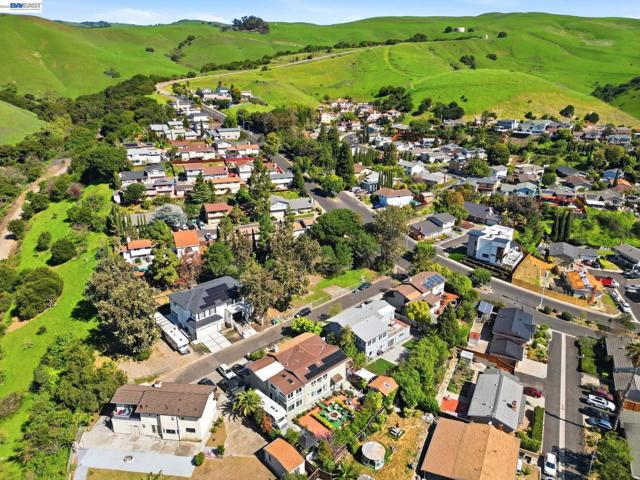 394 Appian Way, Union City CA: https://media.crmls.org/mediaz/1ce4470e-7dab-487a-9ff6-9156dfb25d34.jpg