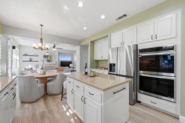 Detail Gallery Image 17 of 68 For 1921 Cresthaven Dr, Vista,  CA 92084 - 4 Beds | 3 Baths