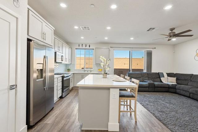 7221 Diamond Avenue, Tracy CA: https://media.crmls.org/mediaz/1ce4e3ec-342e-4419-89d1-f7fc0e6a1deb.jpg