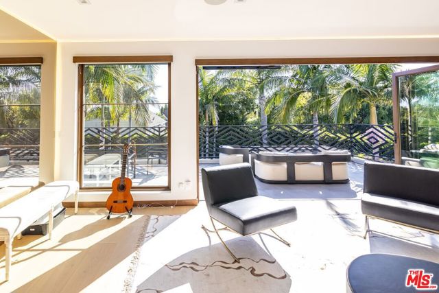 2717 Motor Avenue, Los Angeles CA: https://media.crmls.org/mediaz/1ce4f46f-ee1f-46a1-baa2-1ae422d6bcb3.jpg