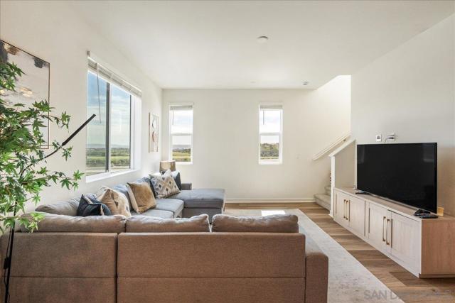 5464 Shorefront Dr, San Diego CA: https://media.crmls.org/mediaz/1ce539e1-07e4-4f2b-ad7a-80316864eb65.jpg