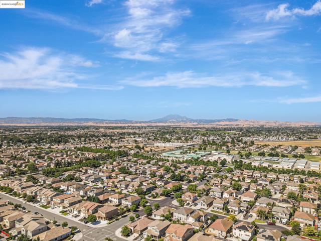 226 Wynn St, Oakley CA: https://media.crmls.org/mediaz/1ce53d8d-f251-4d83-a90f-fc8c53bc0881.jpg