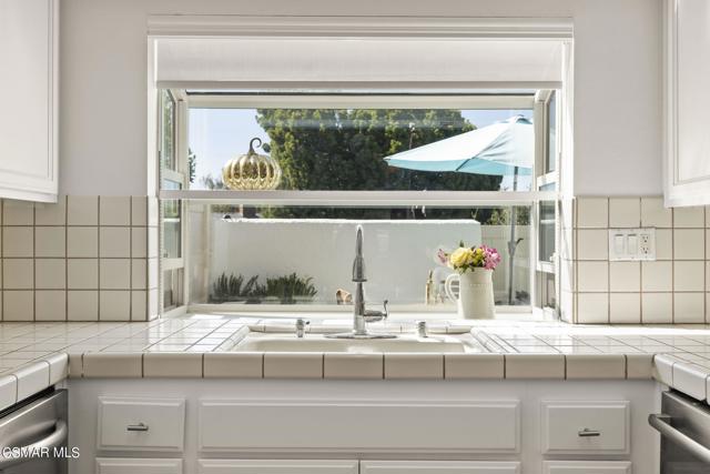 17-web-or-mls-Upmarketmedia_3123Hil-51