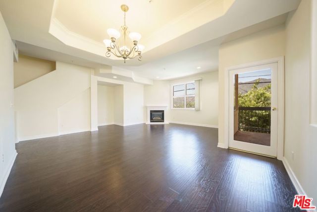 2716 Honolulu Avenue, Montrose CA: https://media.crmls.org/mediaz/1ce58a9b-ea50-4529-a7c2-cd8ff29a2f0a.jpg