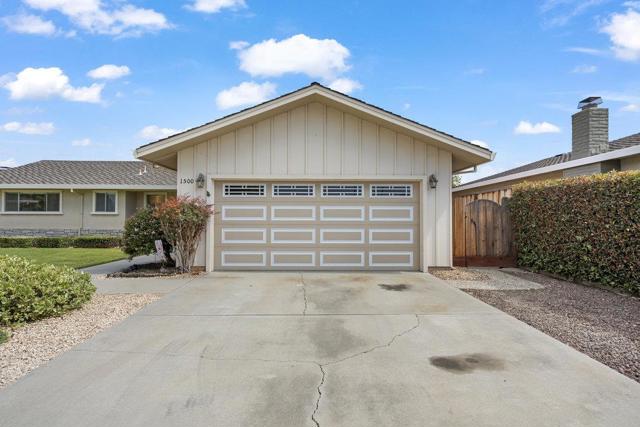 1500 Sunset Drive, Hollister CA: https://media.crmls.org/mediaz/1ce5a916-1af8-49d9-81a2-31a36620ce0e.jpg