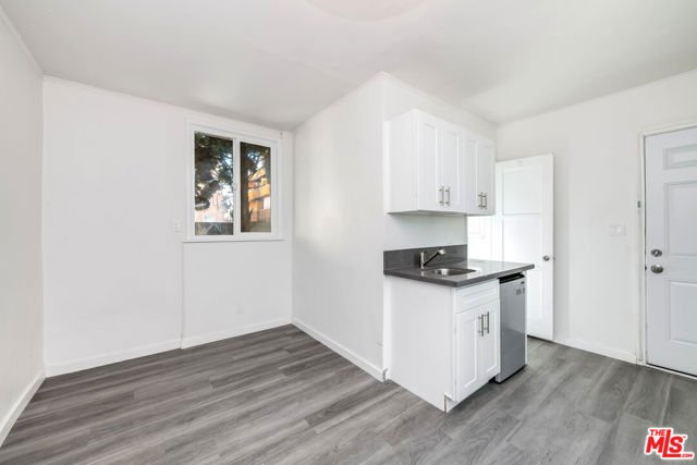 839 Wilcox Avenue, Los Angeles CA: https://media.crmls.org/mediaz/1ce69541-2db9-4f37-aa45-e92e6fb85782.jpg