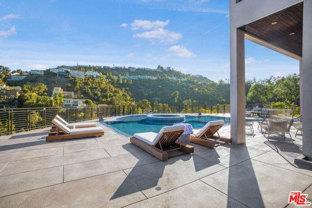 2501 Zorada Drive, Los Angeles CA: https://media.crmls.org/mediaz/1ce6a88d-1248-456c-a33c-ab0ab7ebcae1.jpg