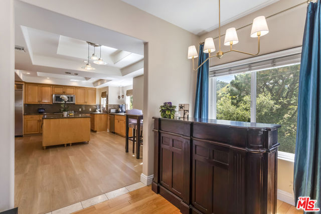 3943 Avenida Del Sol, Studio City CA: https://media.crmls.org/mediaz/1ce6b3b1-752c-4c92-a2d1-d97c85815cd4.jpg