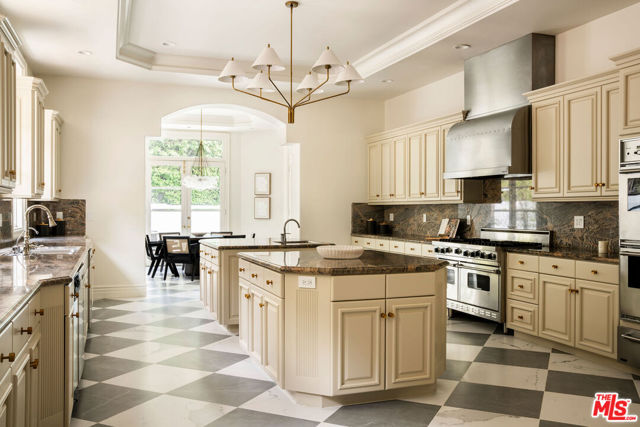 10509 Vestone Way, Los Angeles CA: https://media.crmls.org/mediaz/1ce6de3f-a930-48e0-b33a-11877dca1fdd.jpg