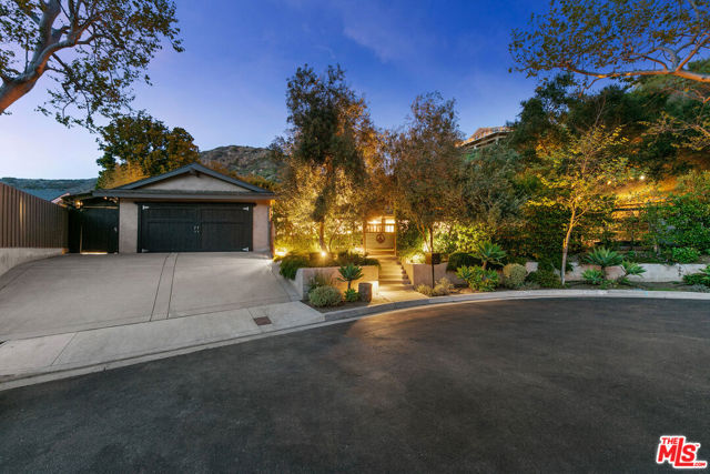 30603 El Sueno Drive, Malibu CA: https://media.crmls.org/mediaz/1ce6f391-11c5-4bb7-8598-332e45c66782.jpg