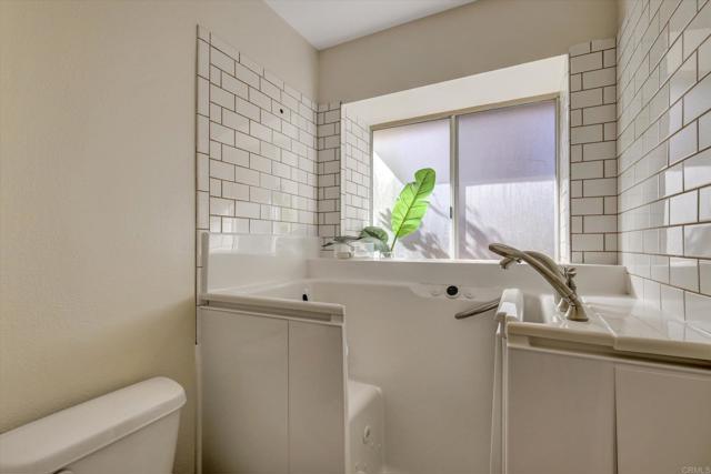 Detail Gallery Image 15 of 24 For 2754 Inverness Dr, Carlsbad,  CA 92010 - 3 Beds | 2 Baths