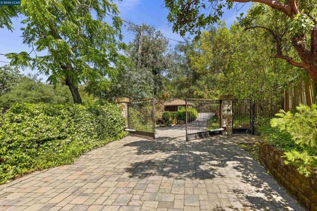1754 Reliez Valley Rd, Lafayette CA: https://media.crmls.org/mediaz/1ce87dcd-8efe-4111-be78-483e923837a7.jpg