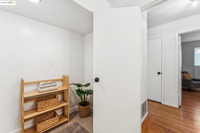 3129 Deseret Dr, Richmond CA: https://media.crmls.org/mediaz/1ce8de5d-c422-4863-8520-c9d7b57654d5.jpg
