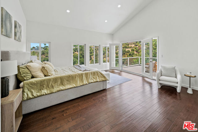 16755 Encino Hills Drive, Encino CA: https://media.crmls.org/mediaz/1ce91f27-c269-4550-908e-374c602e5f42.jpg