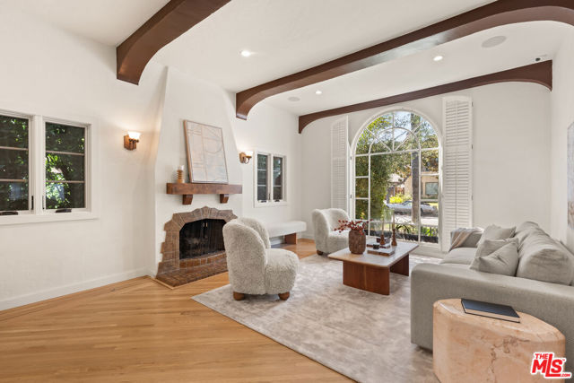 1618 S Durango Avenue, Los Angeles CA: https://media.crmls.org/mediaz/1ce9236e-4ada-4218-9035-3434cfe1fe84.jpg
