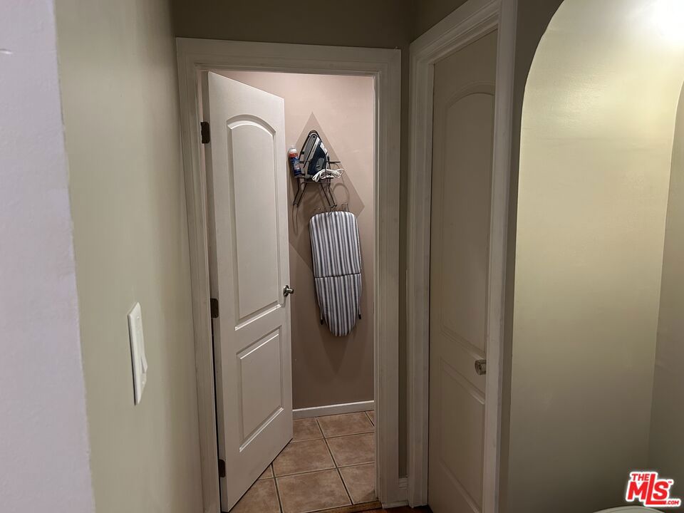 https://media.crmls.org/mediaz/1ce92861-f47c-48b6-b10f-5bf0f25113d6.jpg?preset=X-Large