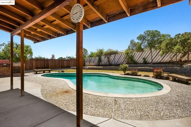 2125 Robles Dr, Antioch CA: https://media.crmls.org/mediaz/1cea1be8-9d8e-4605-a410-dad351a8eb9c.jpg