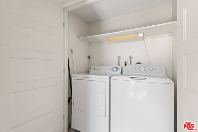 14990 Victory Boulevard, Van Nuys CA: https://media.crmls.org/mediaz/1cea231d-c5fb-424a-b22e-412514827d82.jpg