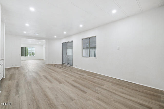 Detail Gallery Image 11 of 39 For 206 Browning Ave #206,  Ventura,  CA 93003 - 2 Beds | 1 Baths
